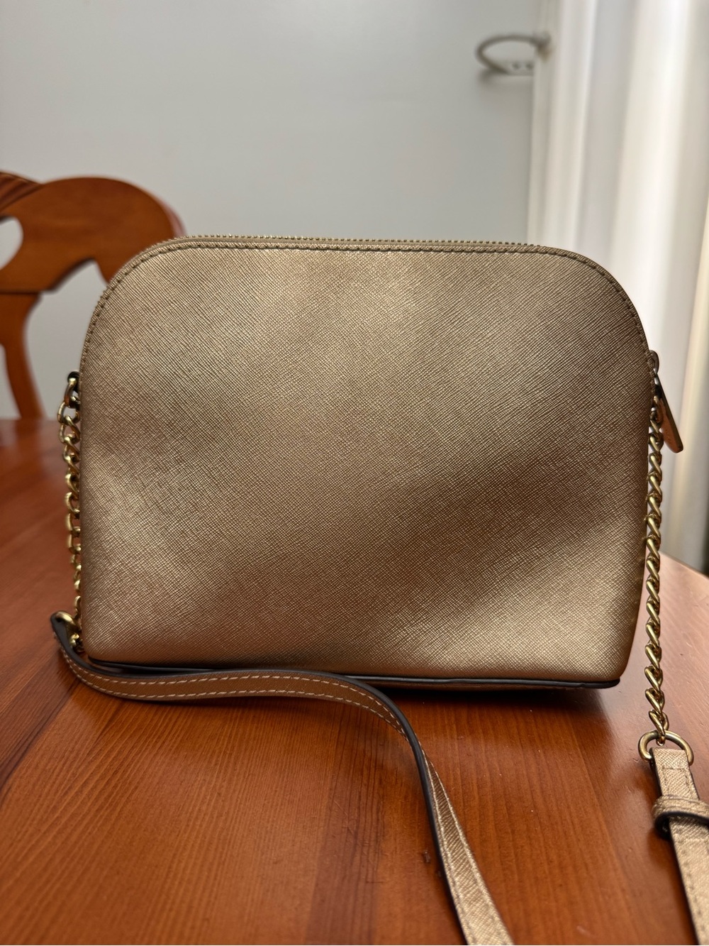 Michael Kors Metallic Jet Set Medium Gold Dome Crossbody Bag - Picture 2 of 6